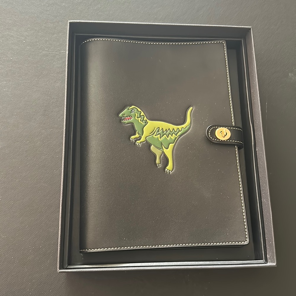 NWT Coach Rexy Turnlock Glovetanned Notebook leather Dinosaur Mascot Collectible - Picture 8 of 11